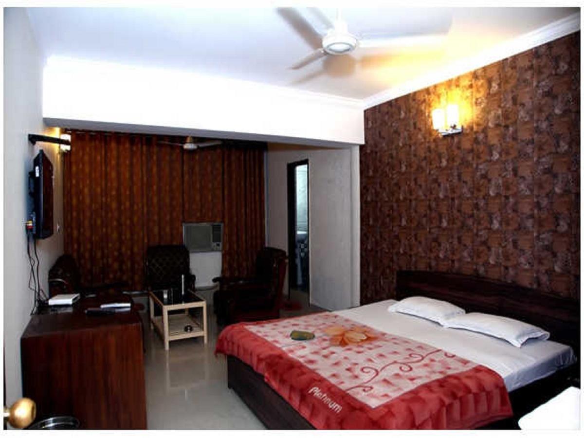 Hotel Haryana Chandīgarh エクステリア 写真
